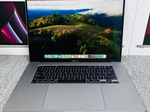 苹果 18 与 19 年发布的 MacBook PRO，采用了先进的芯片和技术，性能卓越，轻薄便携