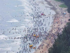 三亚海滩网红扎堆，直播风潮席卷海滨新景象