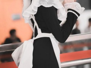 女仆扒开 跪着让客人玩女仆服装，角色扮演的绝佳选择