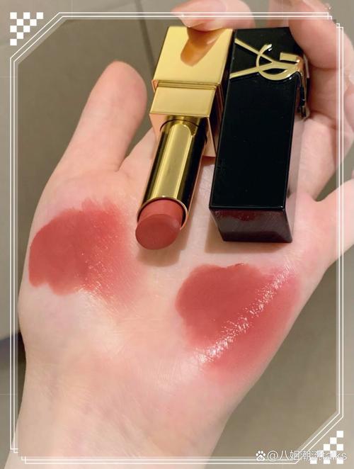 YSL 蜜桃色成人腮红，打造自然甜美妆容